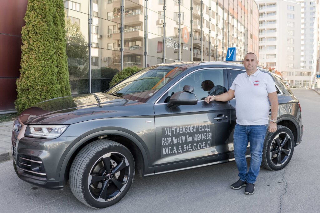 Учебен лек автомобил